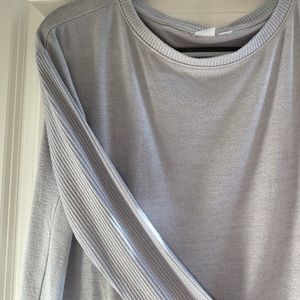 Comfy grey gap sweater with ribbed sleeves